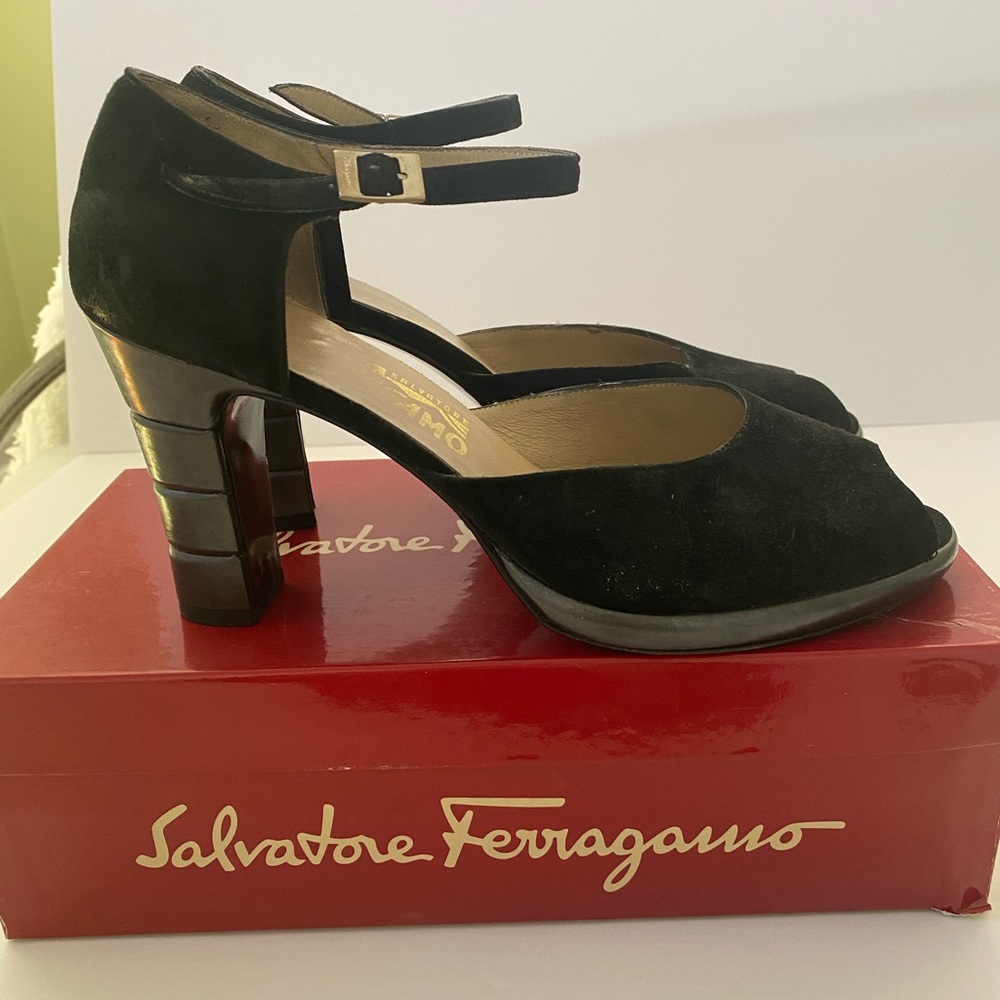 Vintage Ferragamo suede heels